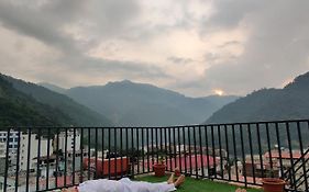 The Blue Jay Hostel - Dorms & Rooms
